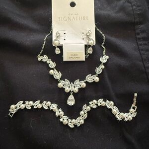 Signature Silver and White Jewelry Set